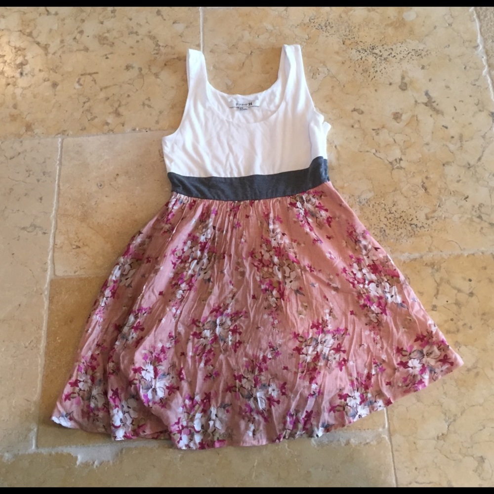 Cute flattering floral dress from Forever 21